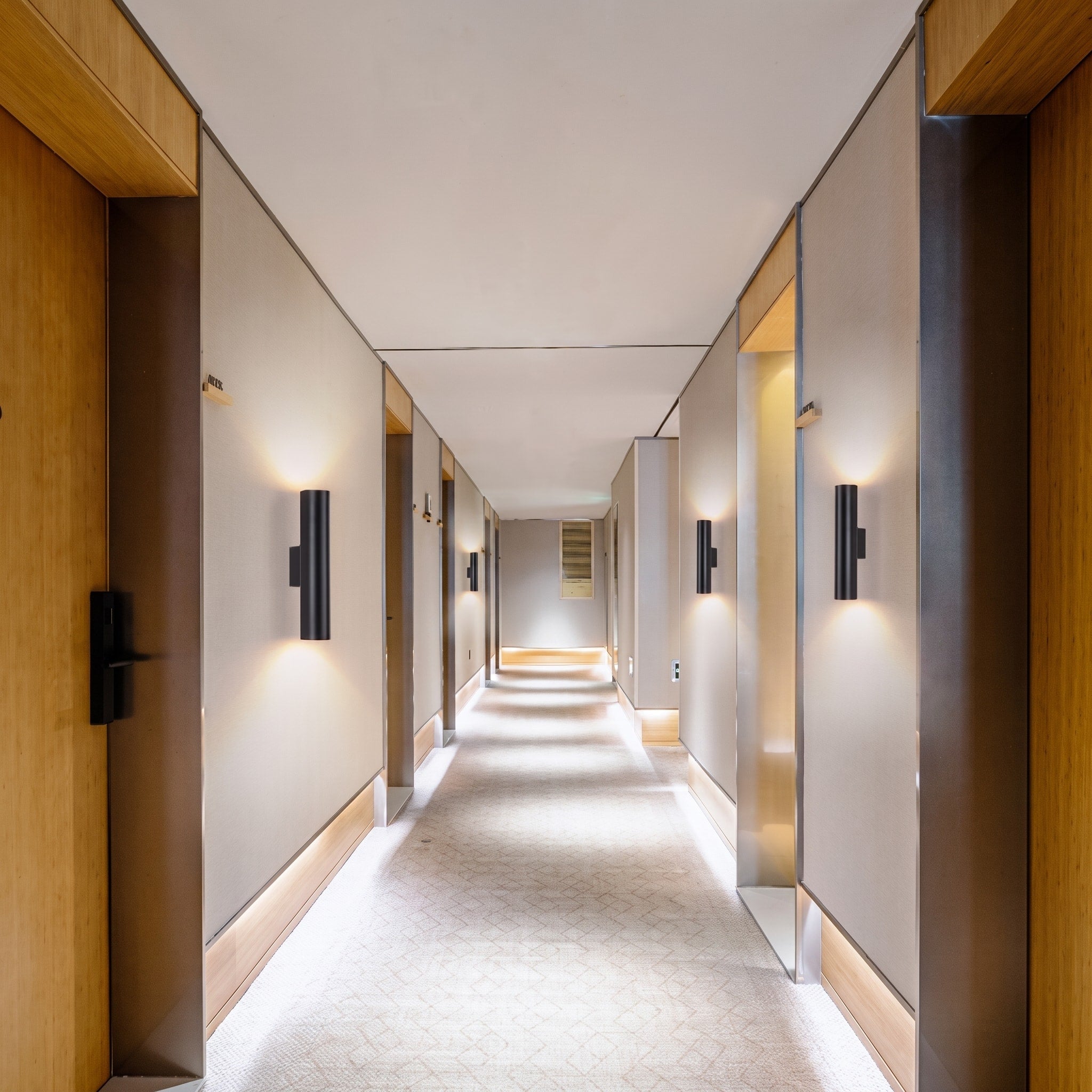 Zylindrische Wandleuchte im minimalistischen Design