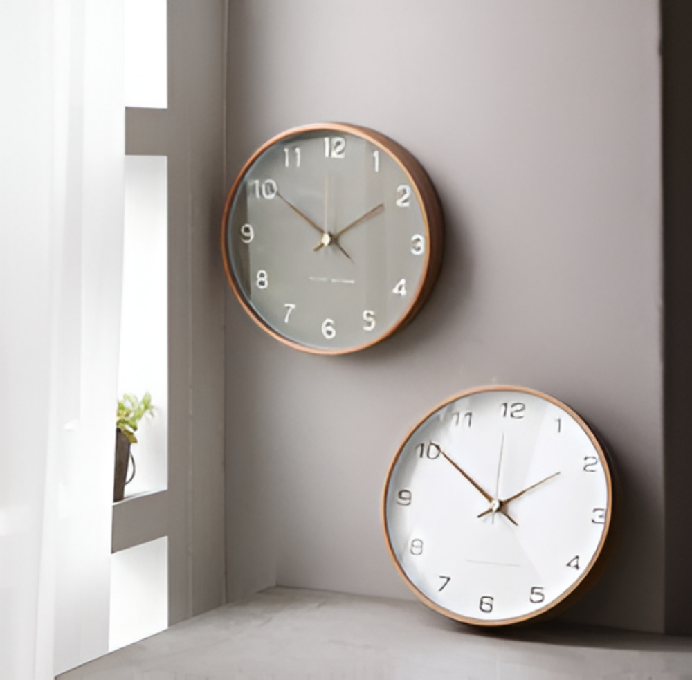 Nordische Wanduhr mit Lautlosem Uhrwerk und Holzrahmen