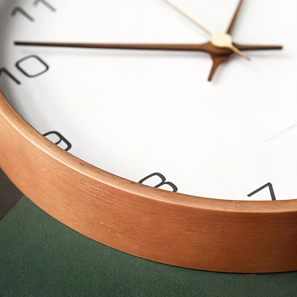 Nordische Wanduhr mit Lautlosem Uhrwerk und Holzrahmen