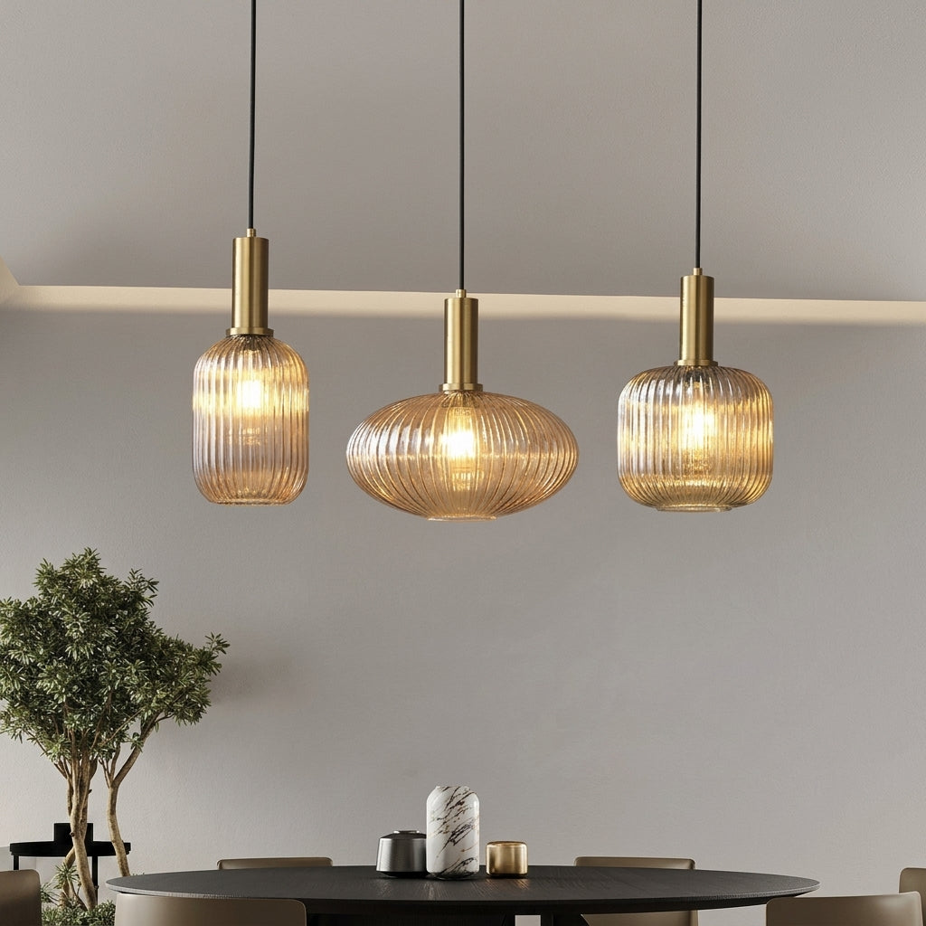 Vintage Gerippte Glas-Pendelleuchte mit Messingfassung
