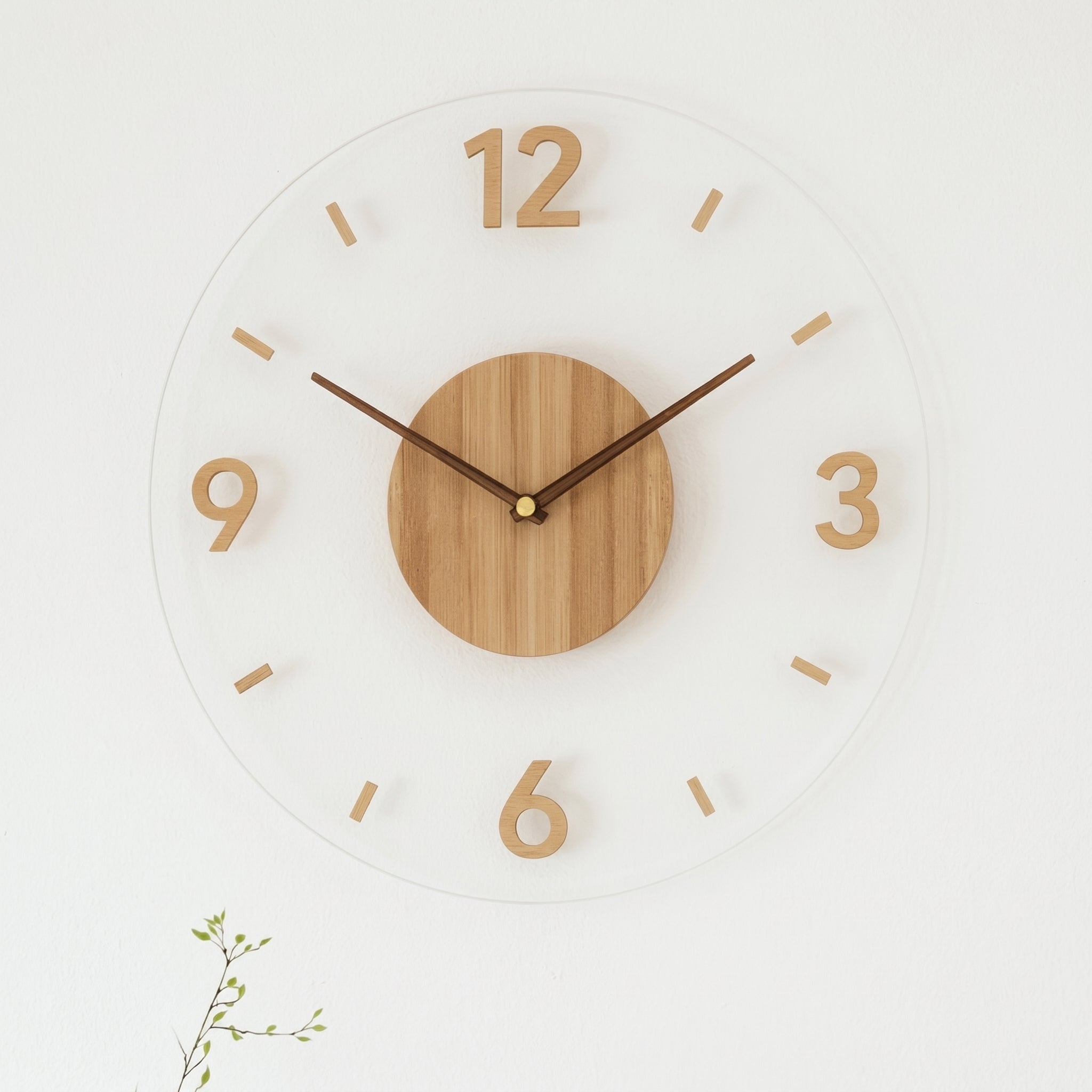 Nordische Wanduhr im Offenen Design mit Holzdetail