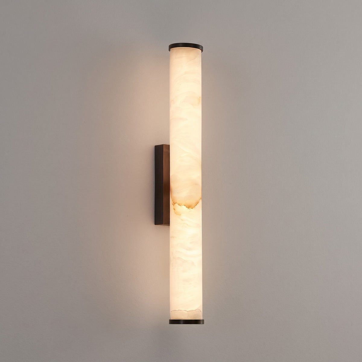 Alabaster Wandleuchte Zylindrisch mit Metallsockel - Wall Light Fixtures - Schwarz - Voldeva