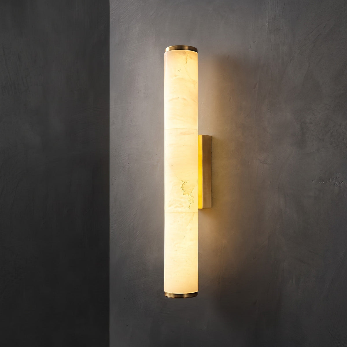Alabaster Wandleuchte Zylindrisch mit Metallsockel - Wall Light Fixtures - Schwarz - Voldeva