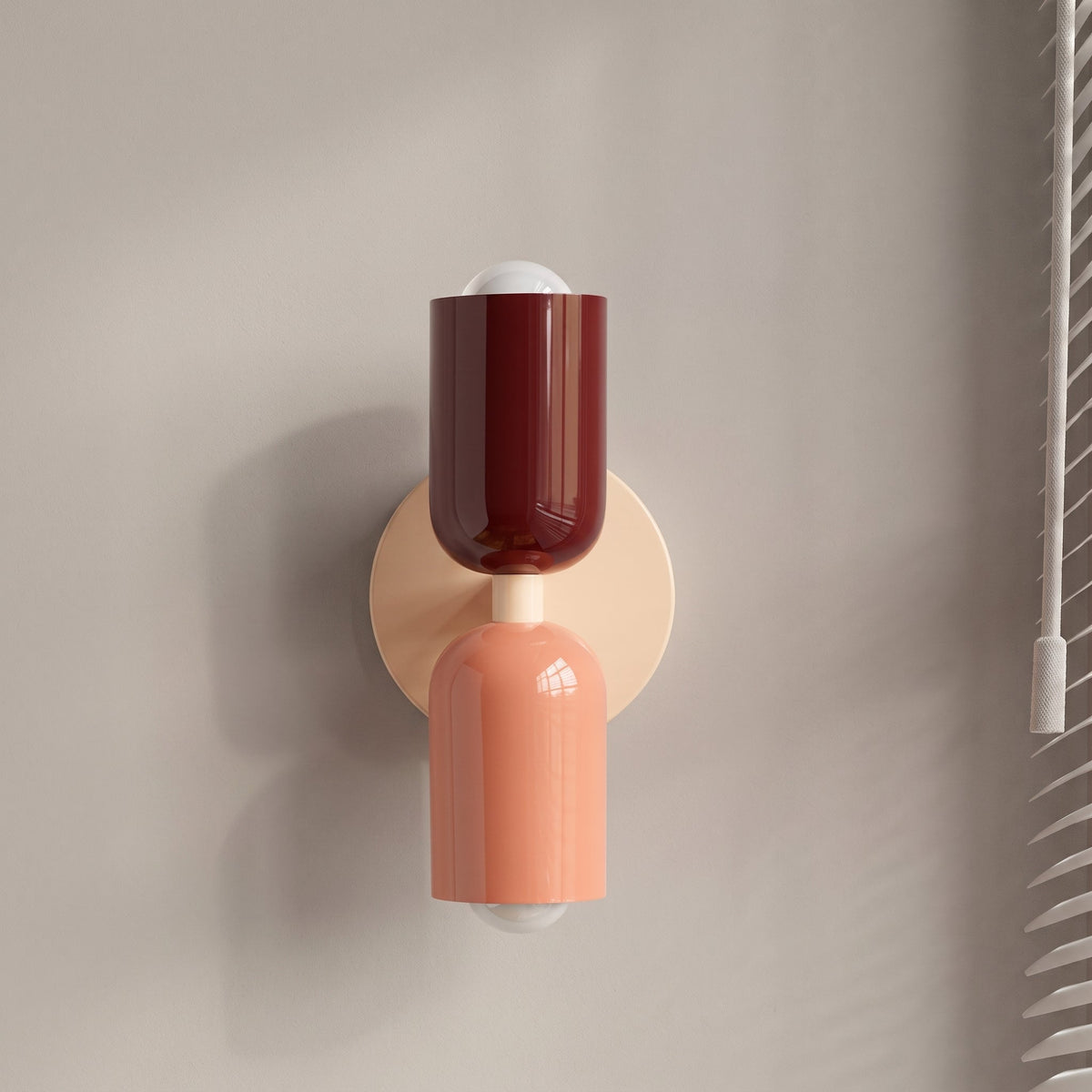 Bauhaus Doppelzylinder-Wandleuchte mit runder Rückwandplatte - Wall Light Fixtures - Rot/Lachs - Voldeva