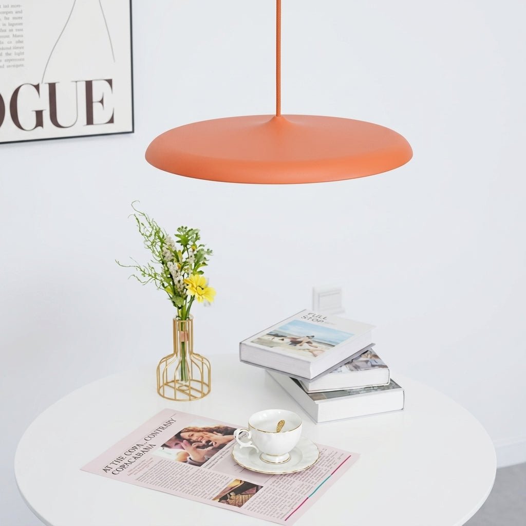 Bauhaus Pendelleuchte mit Flachem Rundem Schirm - Pendelleuchte - Orange - Voldeva