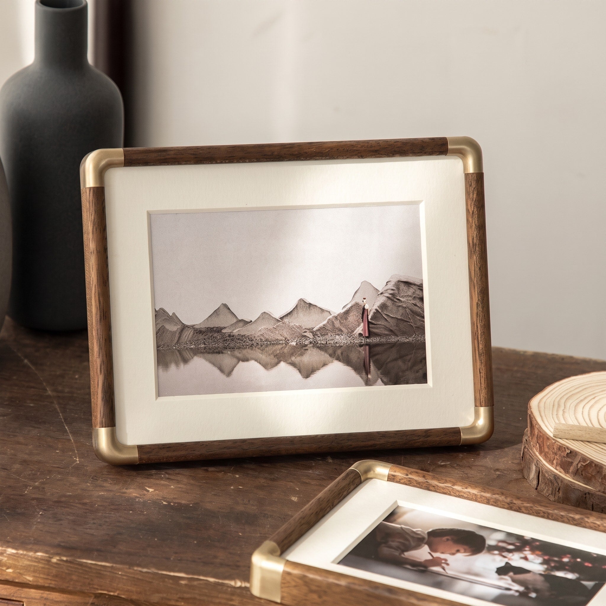 Bilderrahmen mit Metallecken im Vintage-Design - Picture Frames - Dunkelbraun - Voldeva
