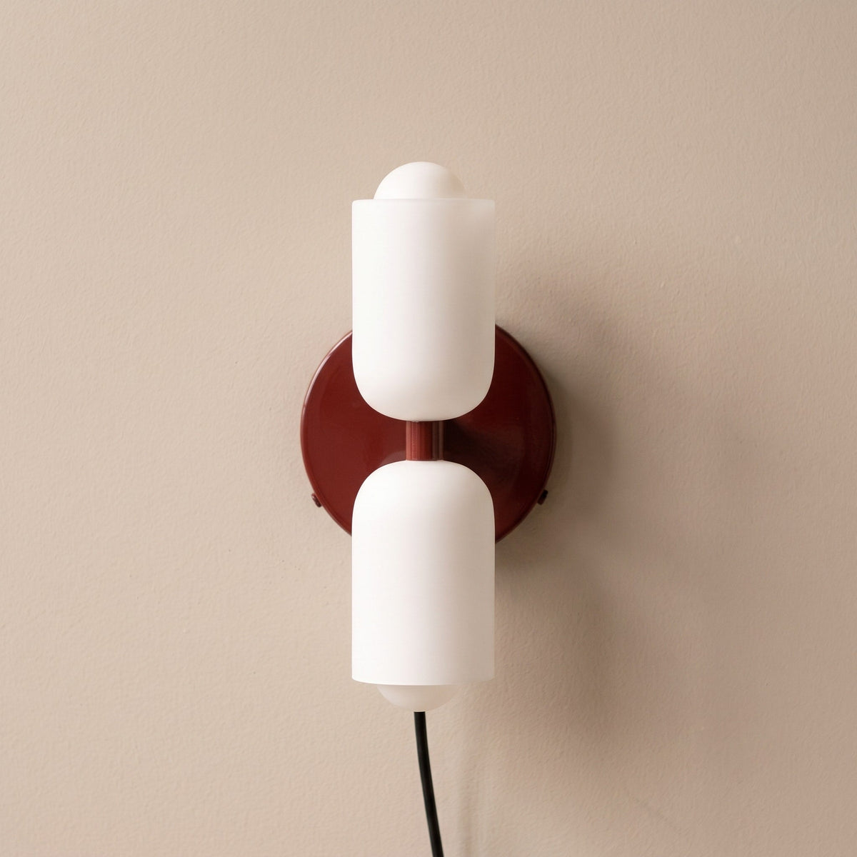 Doppelkopf Wandleuchte mit Glaszylindern im Messing-Design - Wall Light Fixtures - Rot - Voldeva