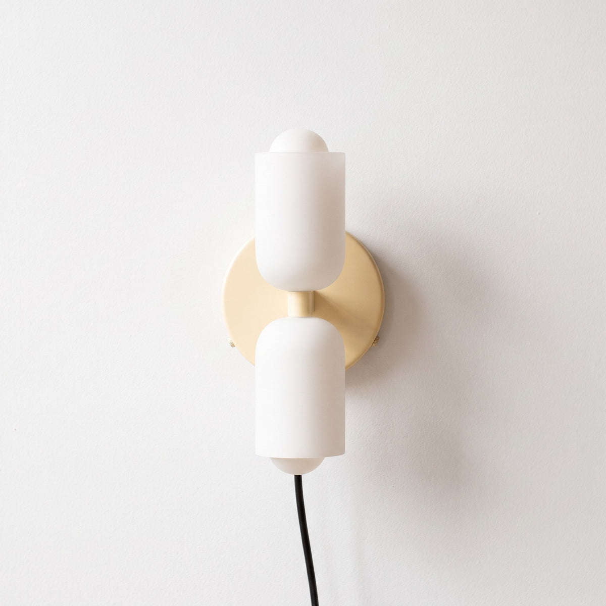 Doppelkopf Wandleuchte mit Glaszylindern im Messing-Design - Wall Light Fixtures - Creme - Voldeva
