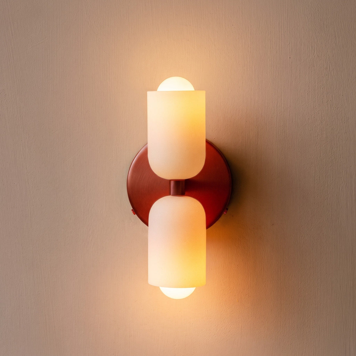Doppelkopf Wandleuchte mit Glaszylindern im Messing-Design - Wall Light Fixtures - Rot - Voldeva