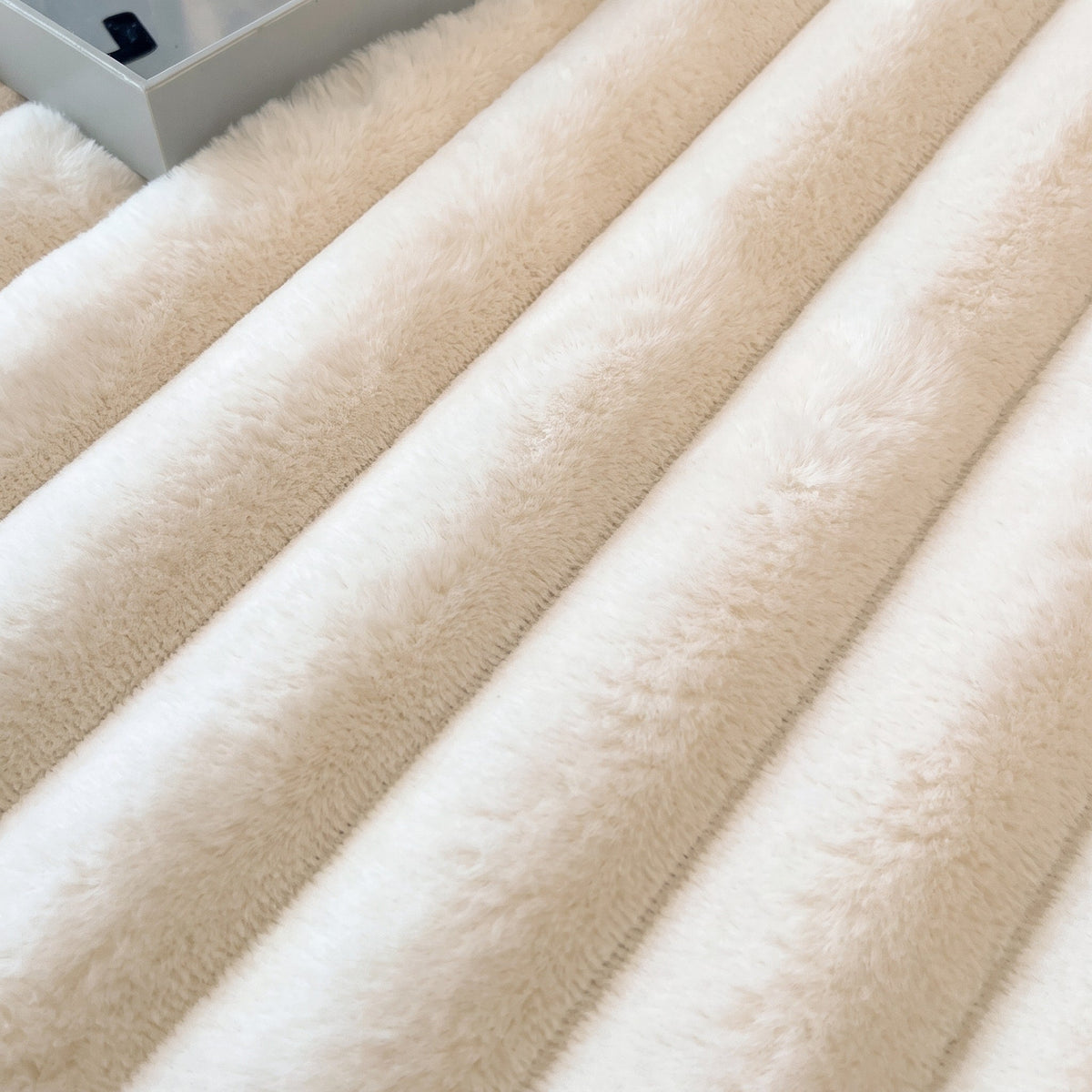 Flauschiges Spannbettlaken mit Rippenstruktur für Kuscheligen Schlafkomfort - Bed Sheets - Beige - Voldeva