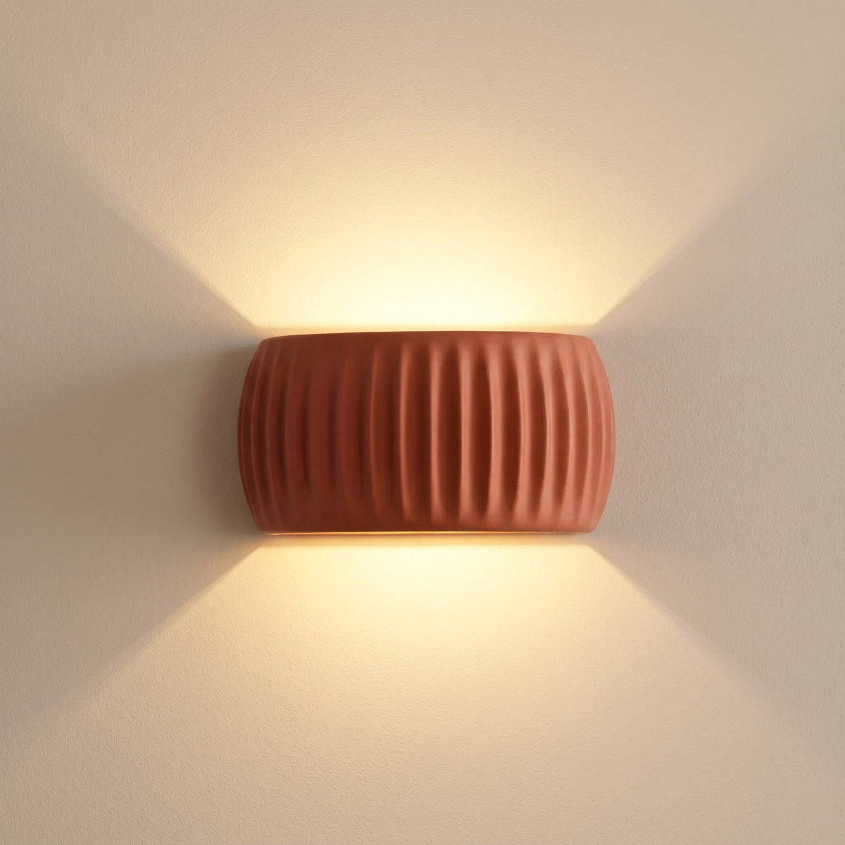 Gerillte LED Wandleuchte mit Keramikoptik - Wall Light Fixtures - Orange - Voldeva
