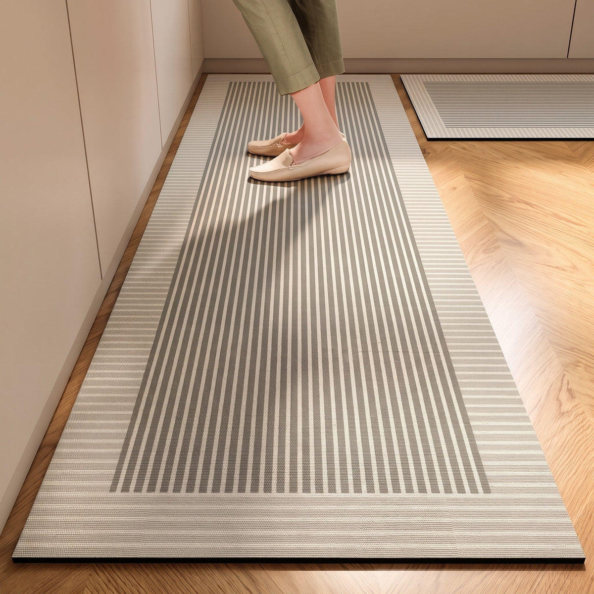 Gestreifter Küchenläufer mit rutschfester Unterseite - Rugs - Klassische Streifen - Voldeva