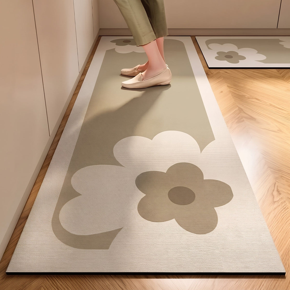 Gestreifter Küchenläufer mit rutschfester Unterseite - Rugs - Blume - Voldeva