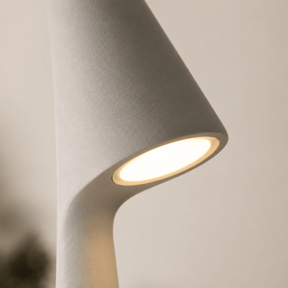Kabellose LED Tischlampe im Skandinavischen Design - Table Lamps - Weiß - Voldeva