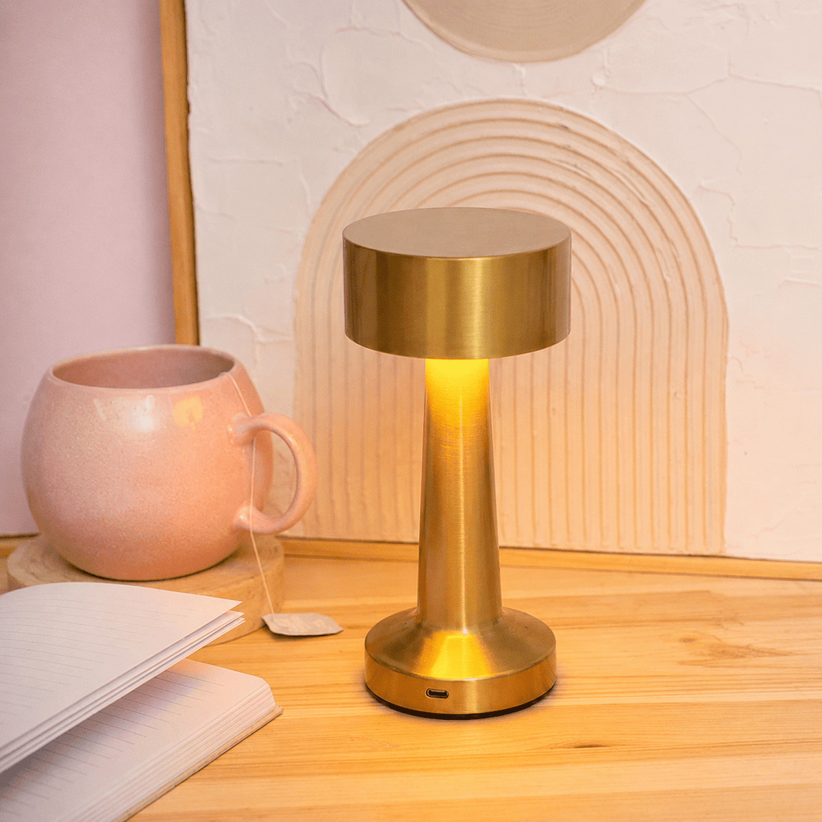 Kabellose LED Tischleuchte mit Rundem Schirm und Schlankem Standfuß - Tischlampen - Roségold - Voldeva