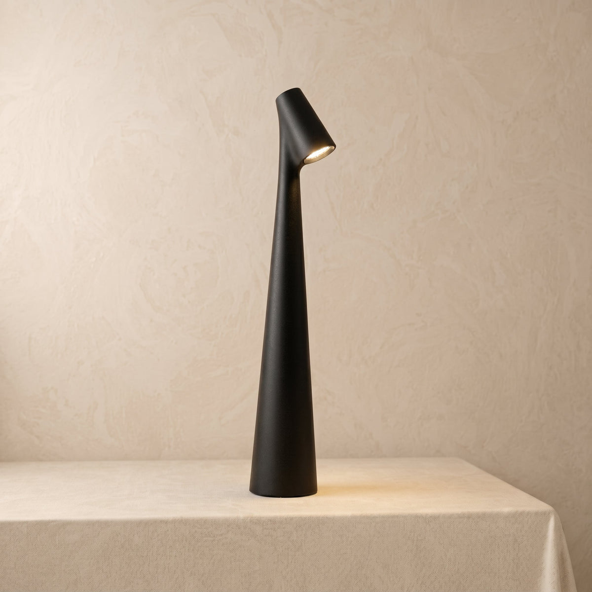 Kabellose Schlanke Tischlampe im Modernen Kegeldesign - Tischlampe - Schwarz - Voldeva