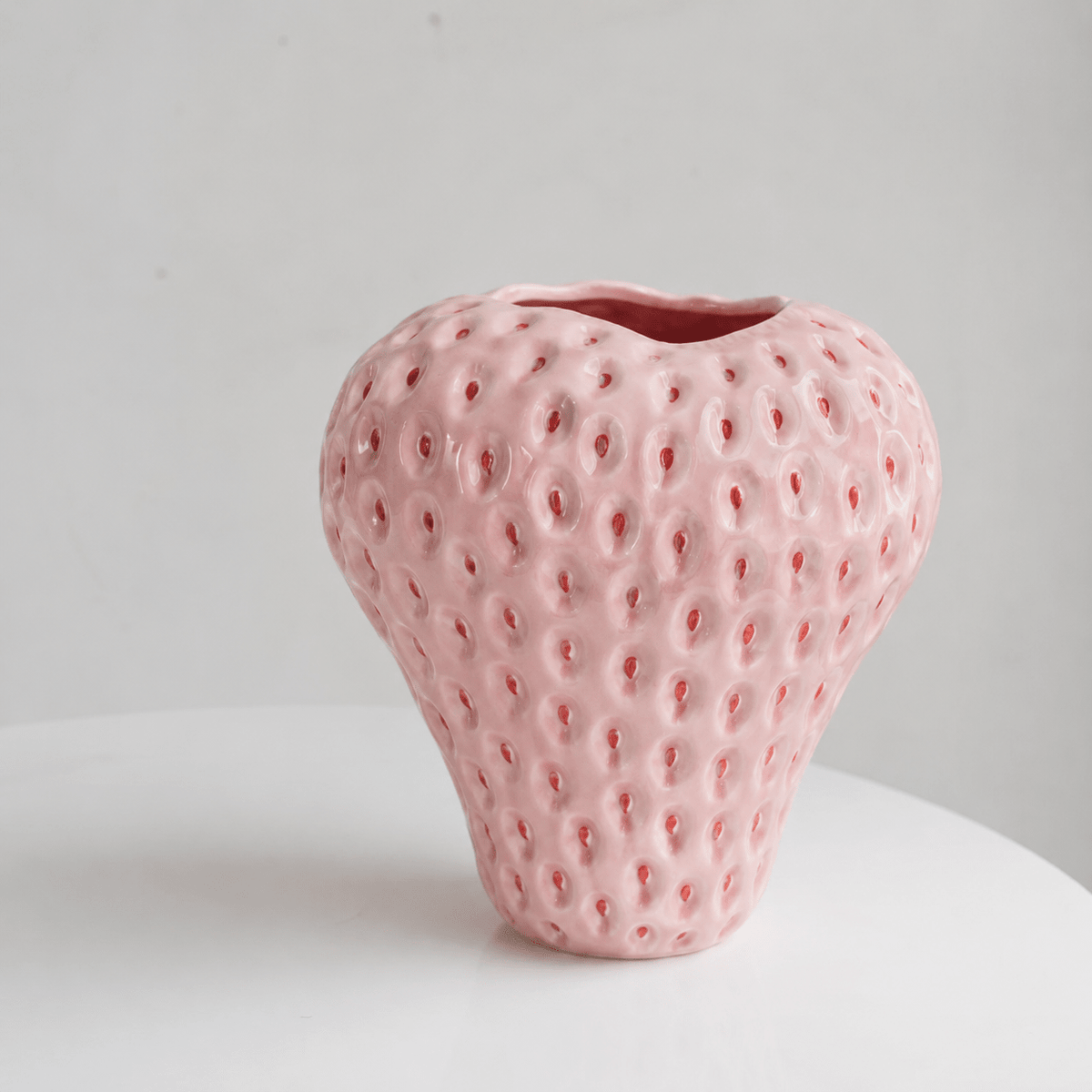 Keramikvase in Erdbeerform für Blumen und Tischdeko - Vases - Rosa - Voldeva