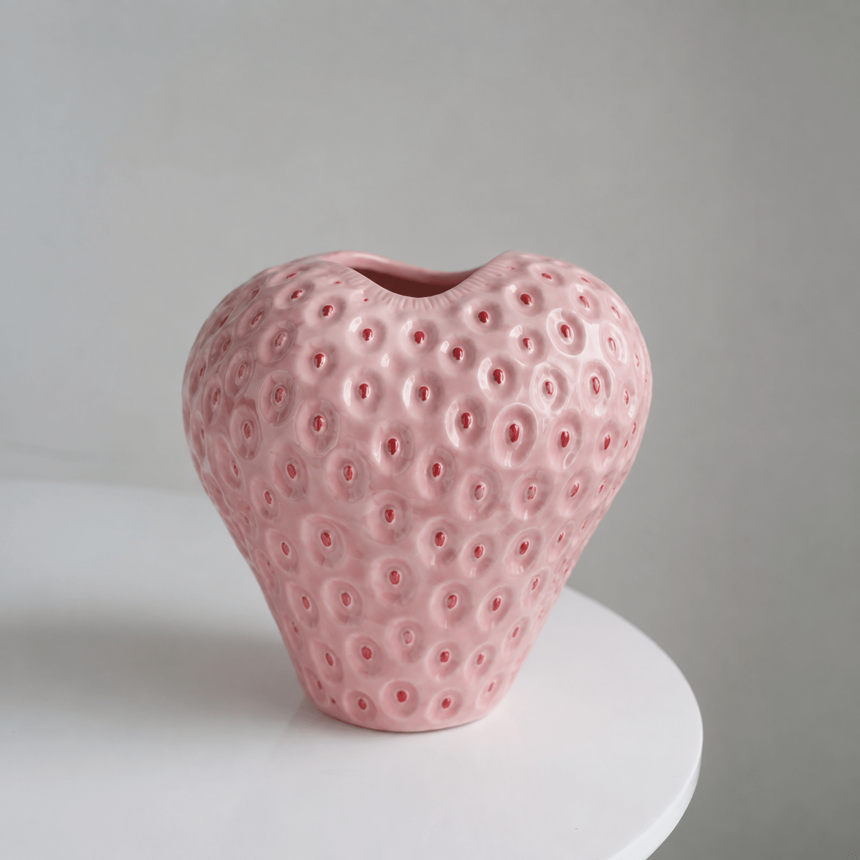 Keramikvase in Erdbeerform für Blumen und Tischdeko - Vases - Rosa - Voldeva