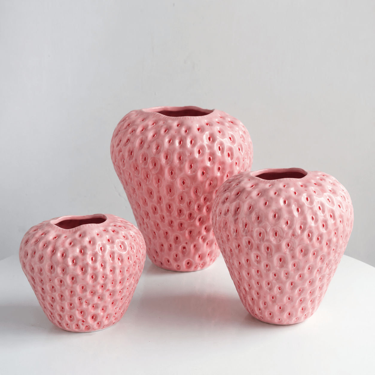 Keramikvase in Erdbeerform für Blumen und Tischdeko - Vases - Rosa - Voldeva