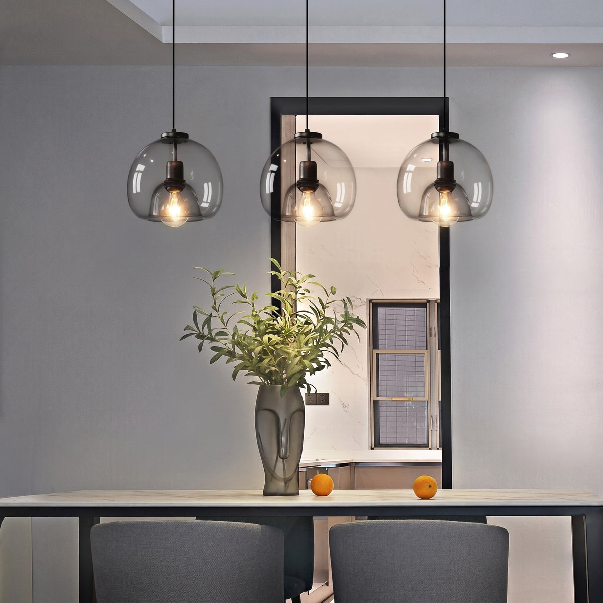 Kugelförmige Glas-Pendelleuchte im minimalistischen Design - Pendant Light Fixtures - Voldeva