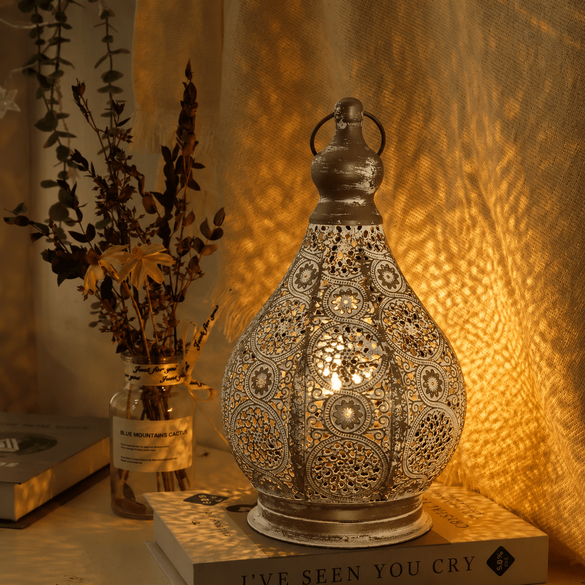 Neuheit Filigrane Tischlaterne mit perforiertem Metalldesign - Decorative Lanterns - Voldeva