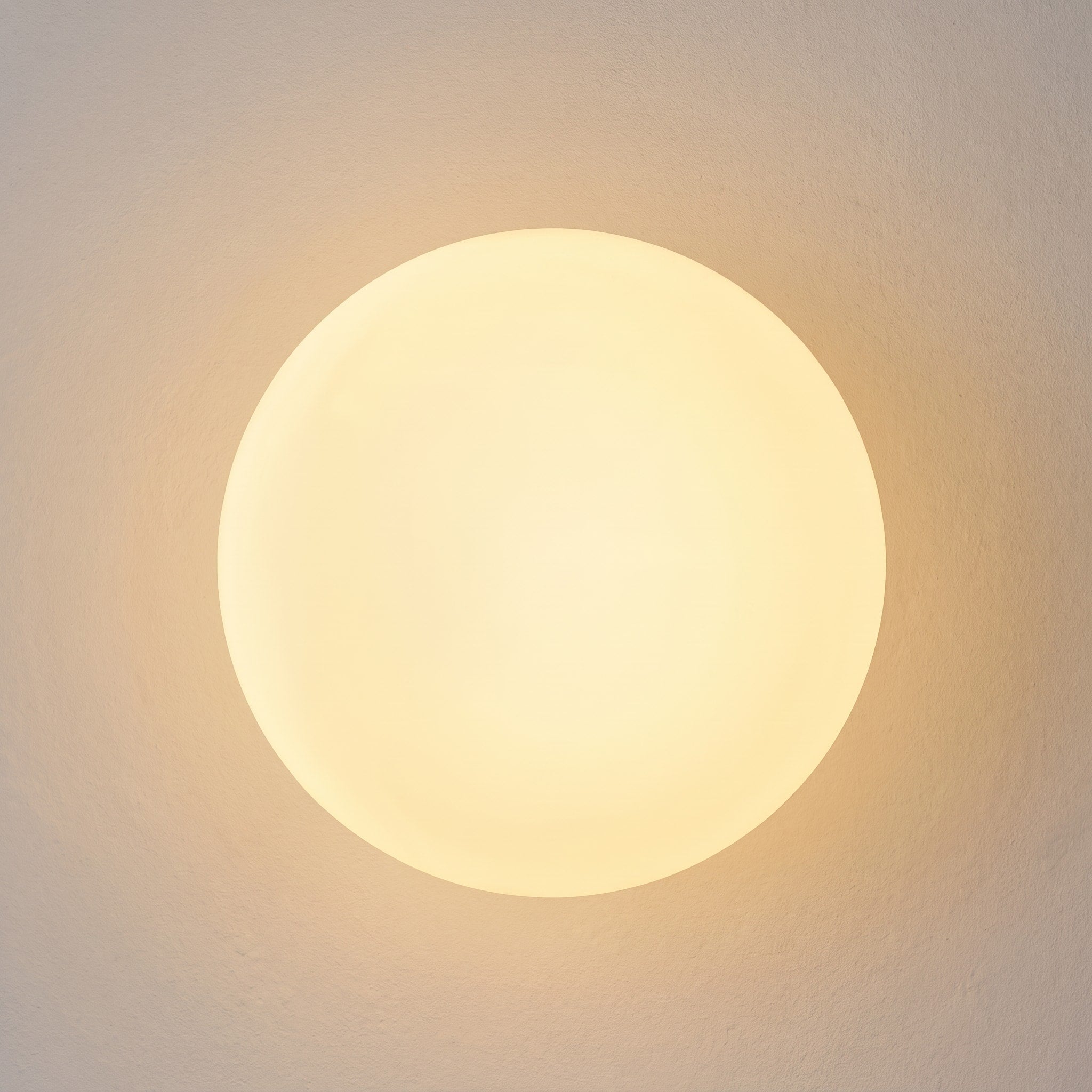 Runde Glaskugel Wandleuchte mit Minimalistisches Design