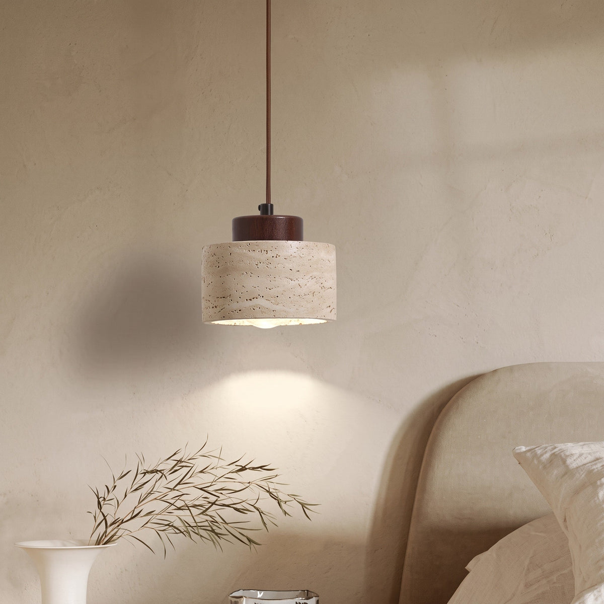 Skandinavisch Pendelleuchte Travertin Optik mit Holzfassung - Pendant Light Fixtures - Walnuss - Voldeva