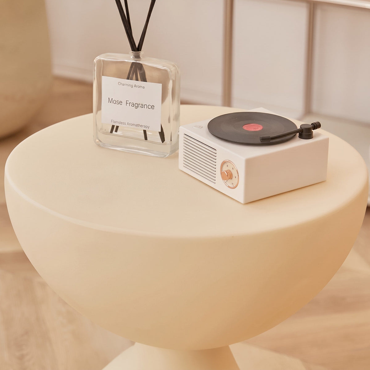 Skulpturaler Beistelltisch mit Tierfigur Design für Wohnzimmer - End Tables - Beige - Voldeva