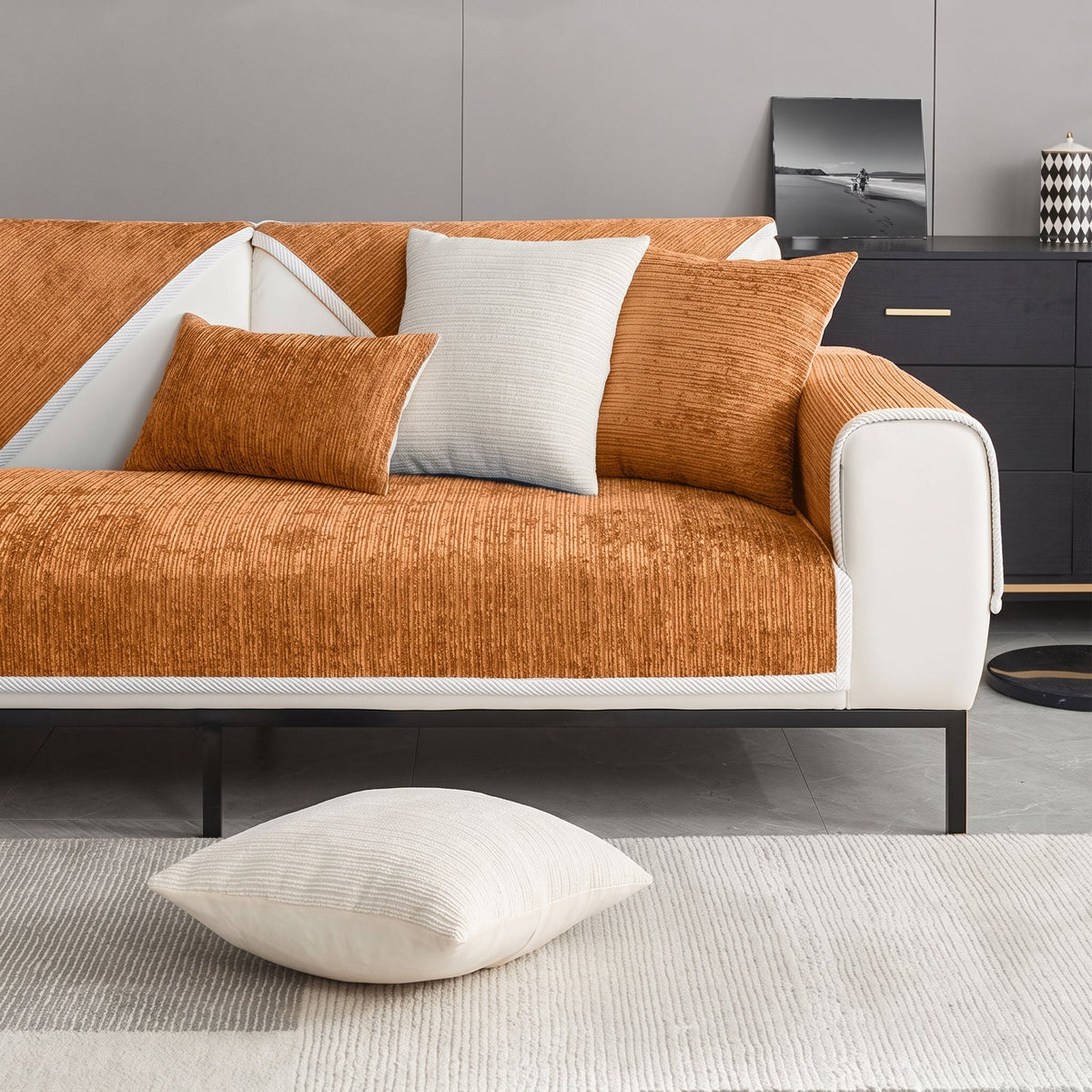 Strukturierte Chenille Sofa-Schonbezug mit rutschfester Unterseite - Slipcovers - Orange - Voldeva