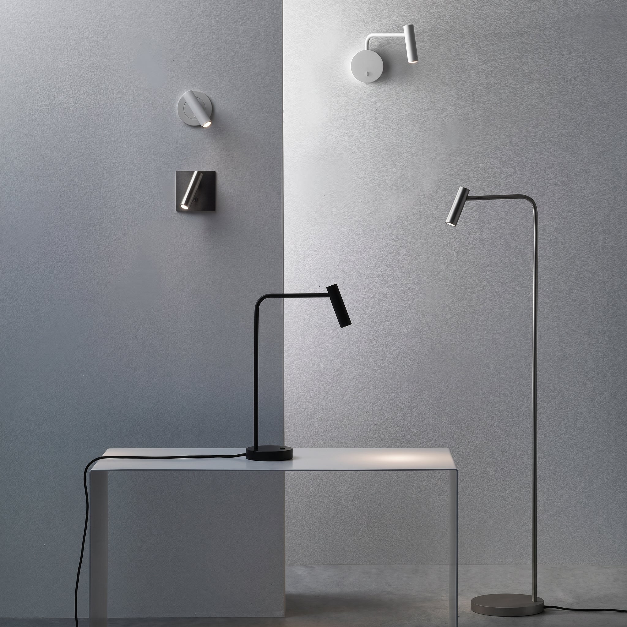 Verstellbare Wandleseleuchte mit schwenkbarem Zylinderkopf - Wall Light Fixtures - Silber - Voldeva