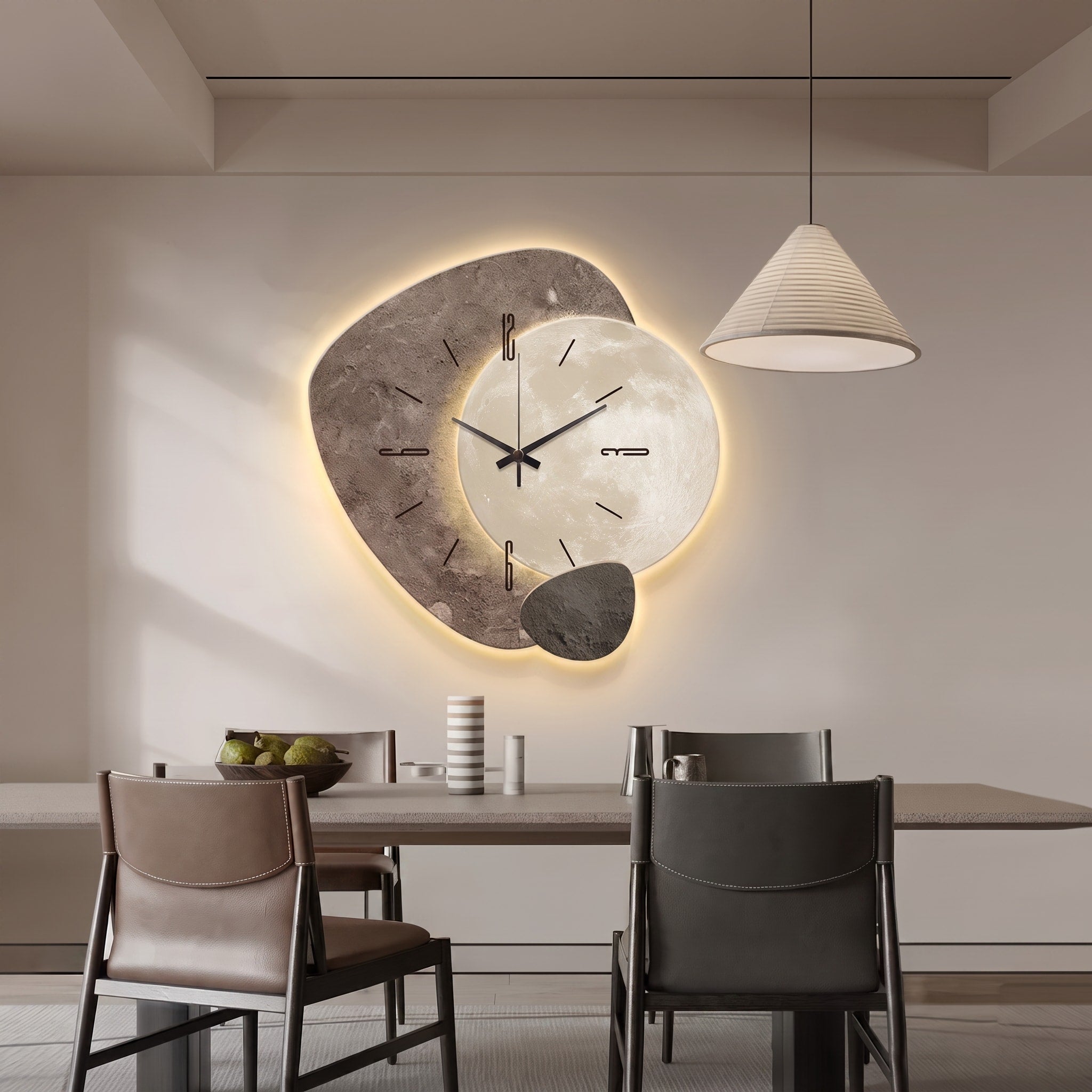 Wanduhr im Organischen Steindesign mit LED Hintergrundlicht - Wall Clocks - Braun - Voldeva