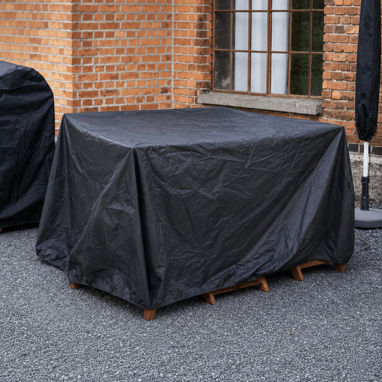 Wasserdichte Gartenmöbel Schutzhülle für Tisch und Stühle - Außenabdeckung - Schwarz - Voldeva