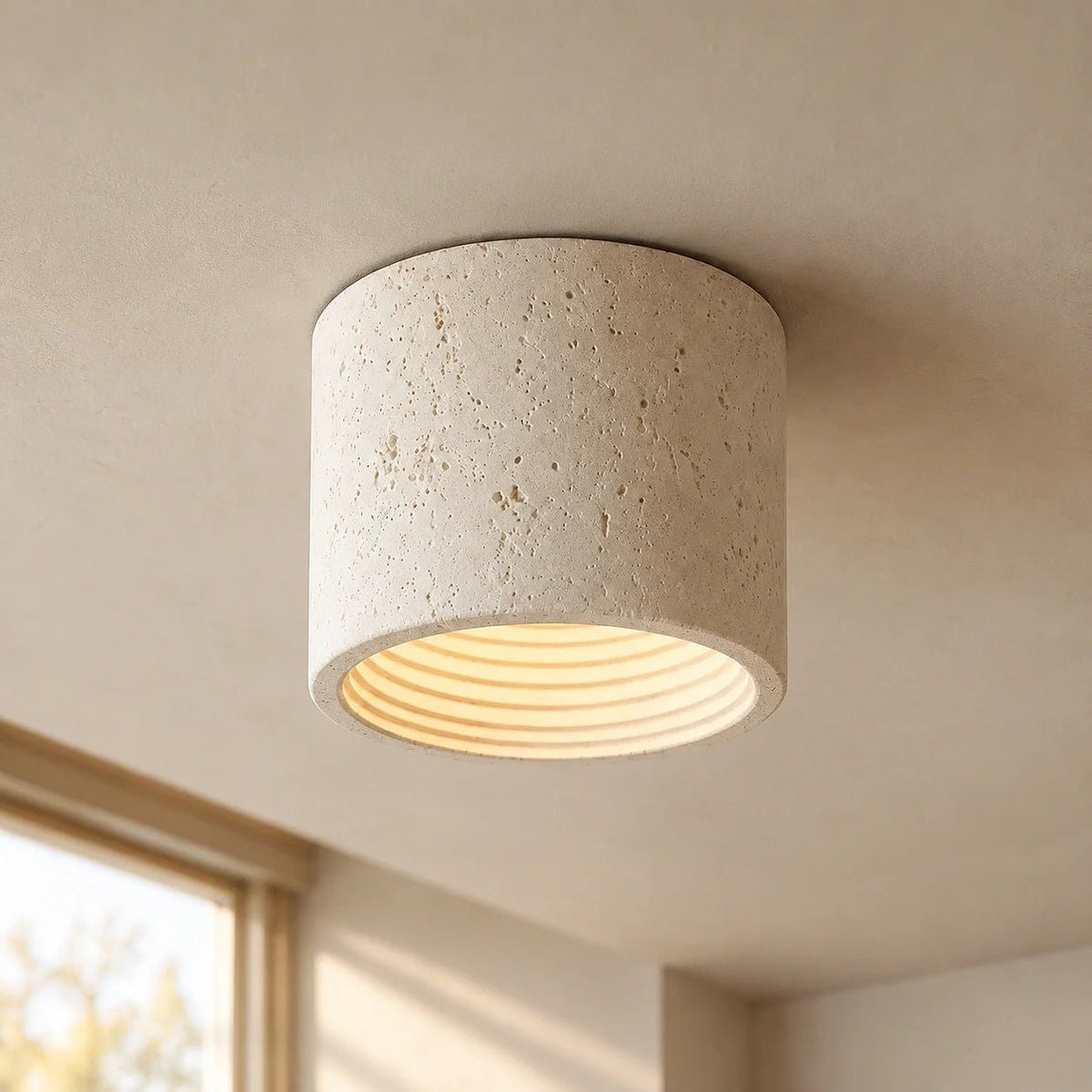Zylindrische Deckenleuchte im Wabi-Sabi Design mit Travertin-Optik - Ceiling Light Fixtures - Weiß - Voldeva