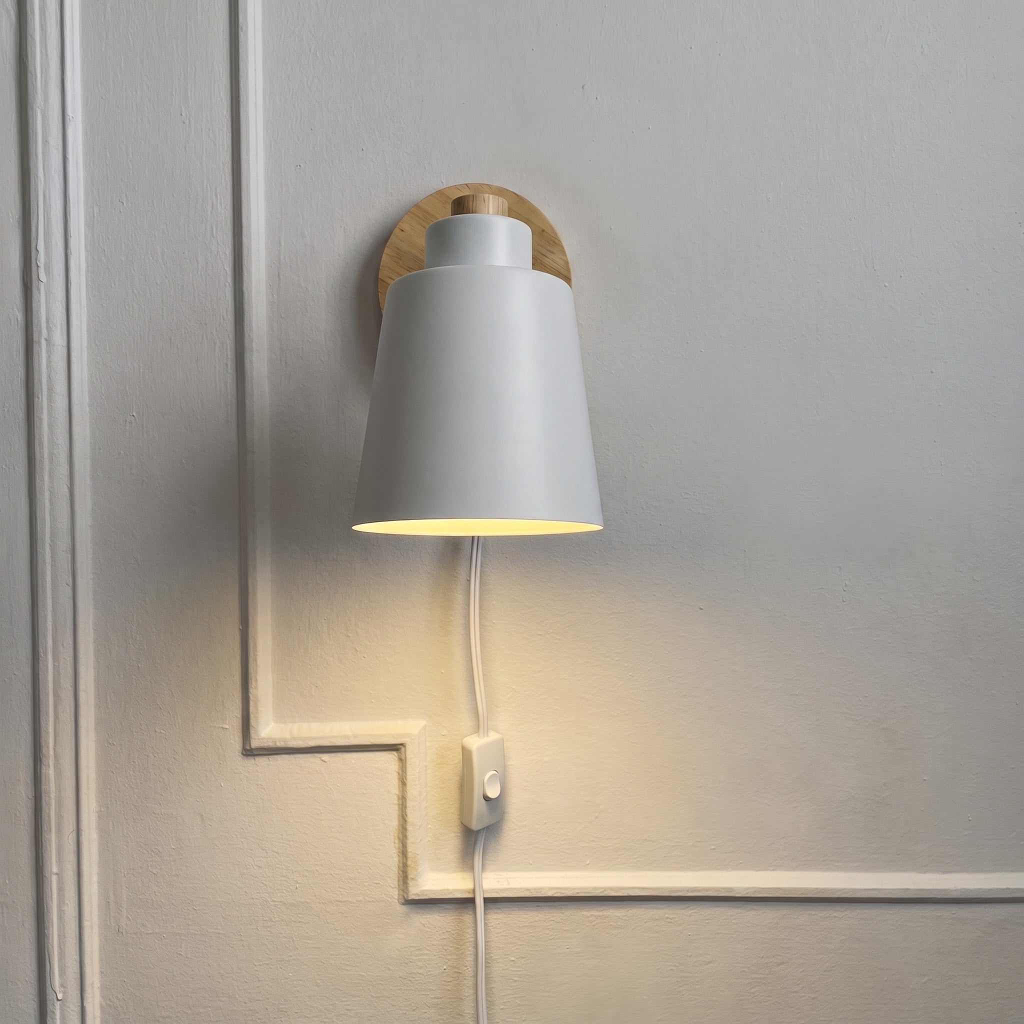 Verstellbare Schirm Wandleuchte mit drehbarem Lampenschirm