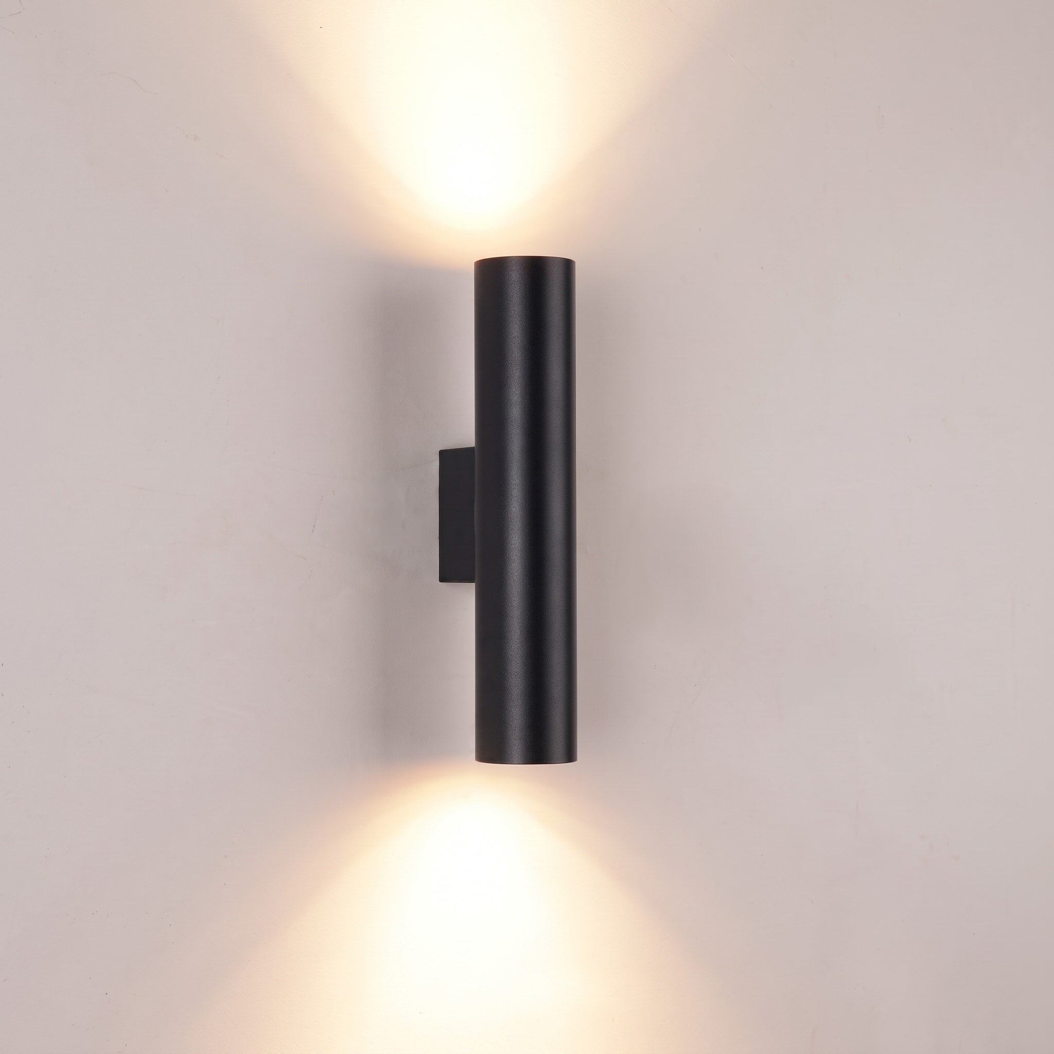 Zylindrische Wandleuchte im minimalistischen Design