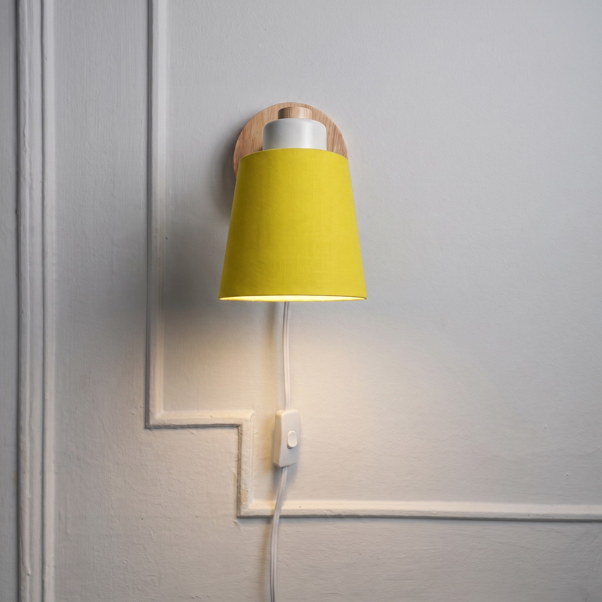 Verstellbare Schirm Wandleuchte mit drehbarem Lampenschirm