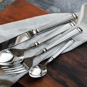4 - teiliges Besteckset aus Silber mit geriffeltem Griff - Besteck - Set - Voldeva