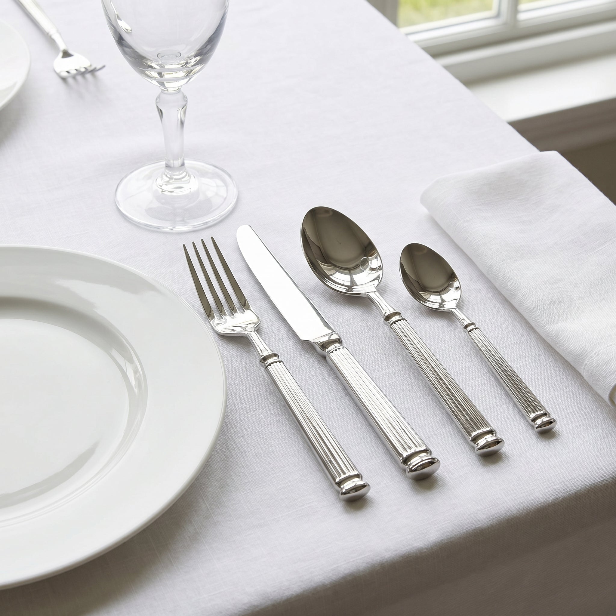 4 - teiliges Besteckset aus Silber mit geriffeltem Griff - Besteck - Set - Voldeva