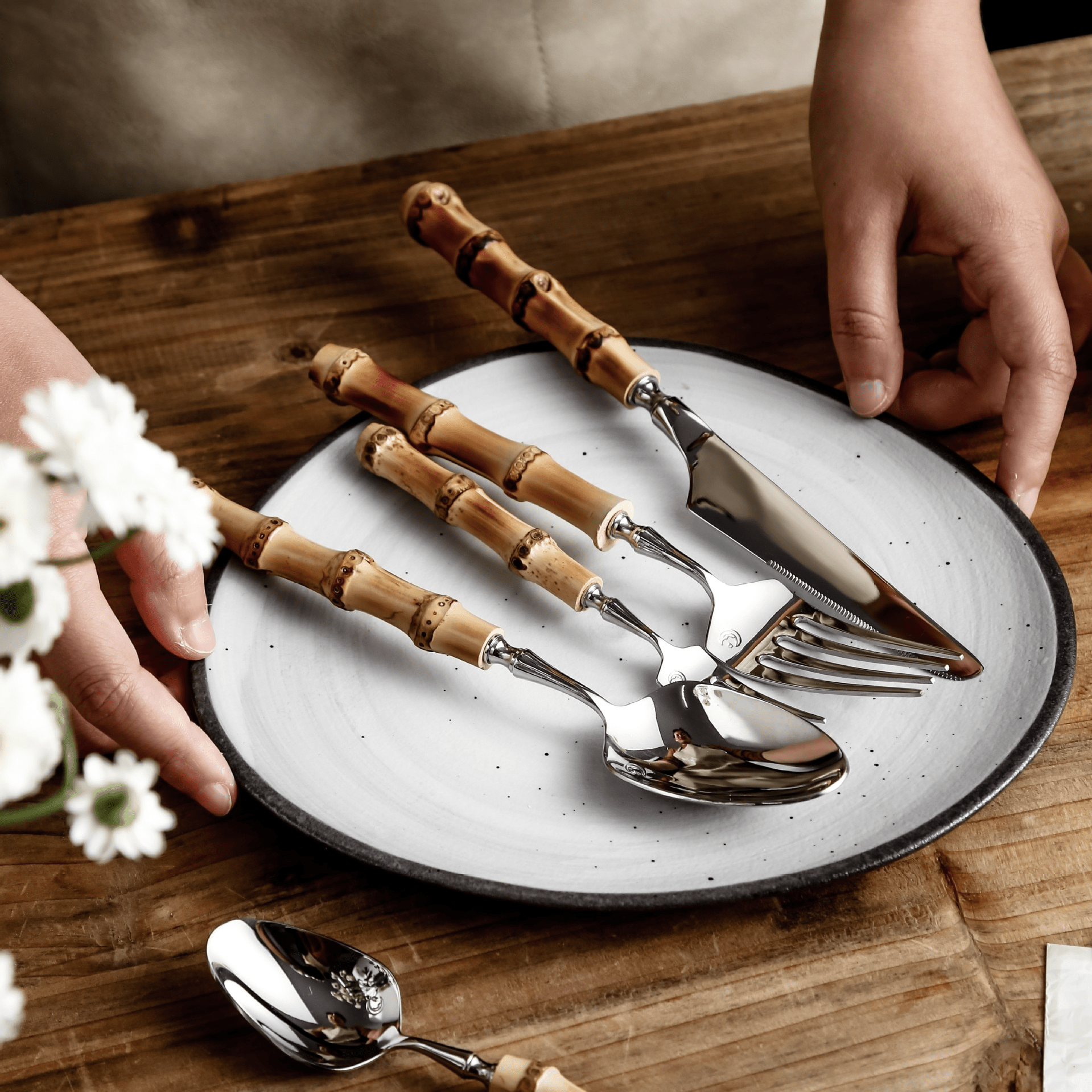 5 - teiliges Besteckset mit Bambusgriff - Cutlery - 5 - teiliges Set - Voldeva