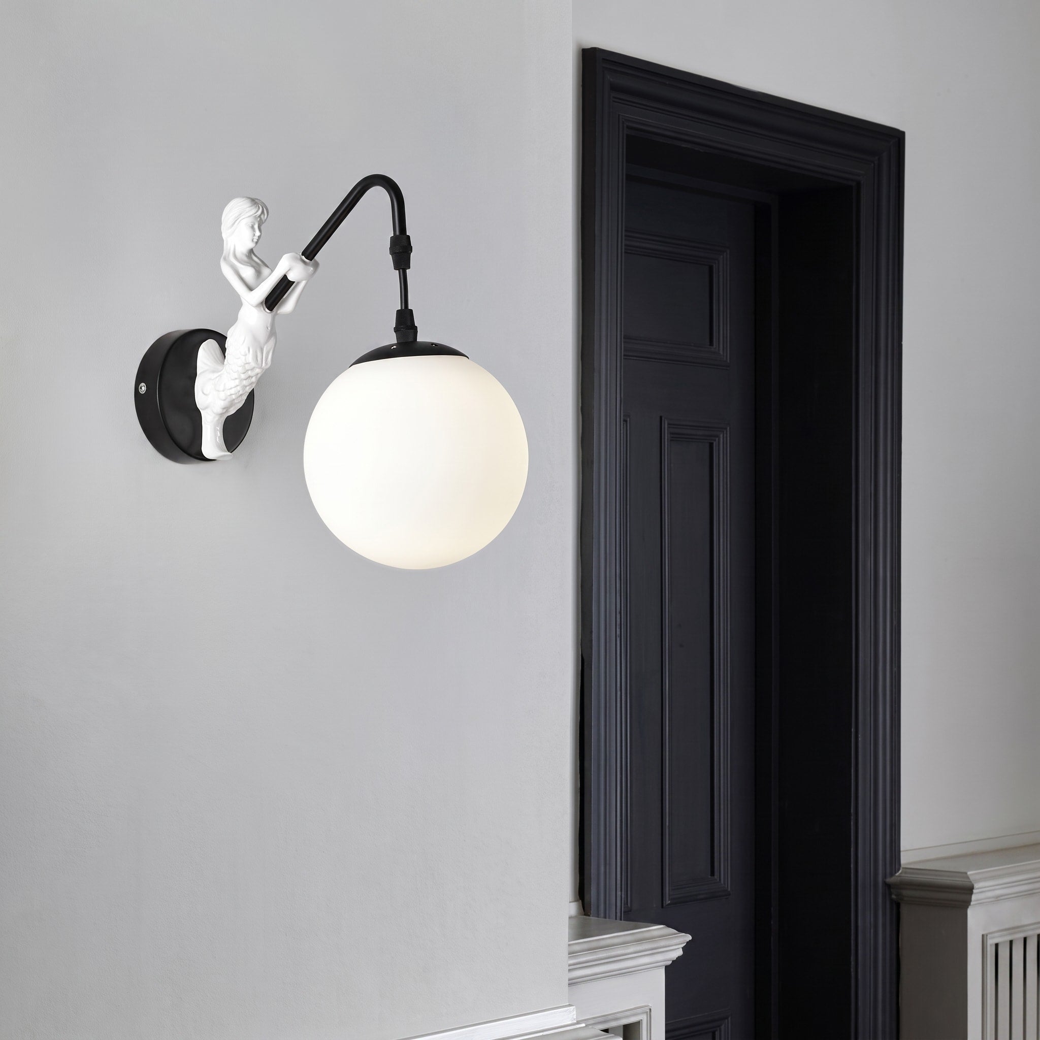 Wandleuchte Meerjungfrau Glaskugel Design