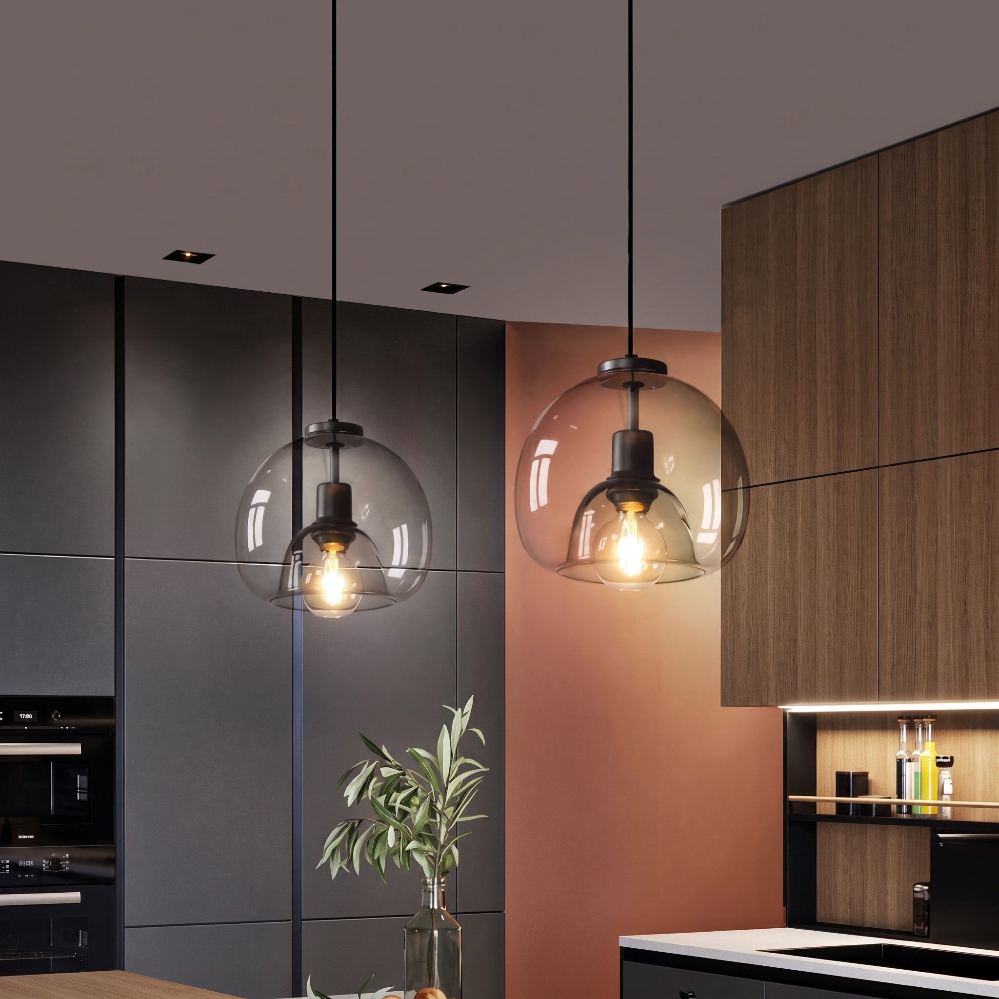 Kugelförmige Glas-Pendelleuchte im minimalistischen Design