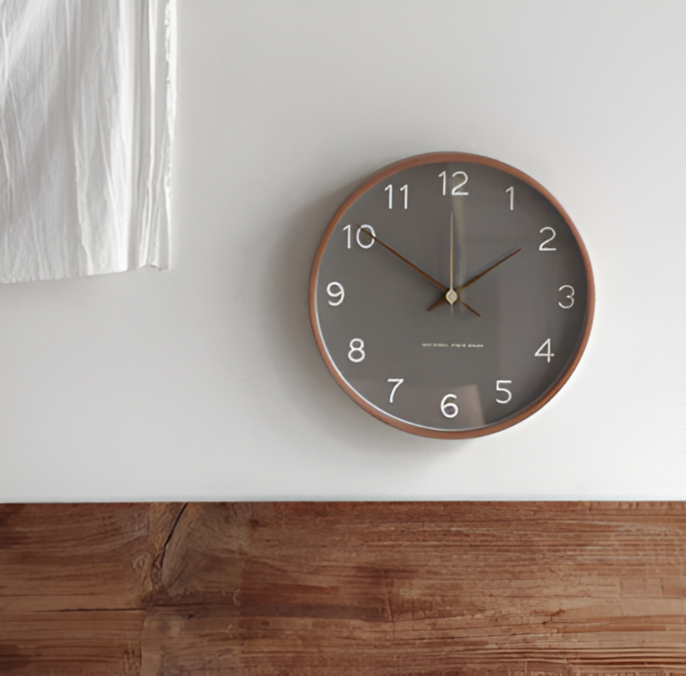 Nordische Wanduhr mit Lautlosem Uhrwerk und Holzrahmen