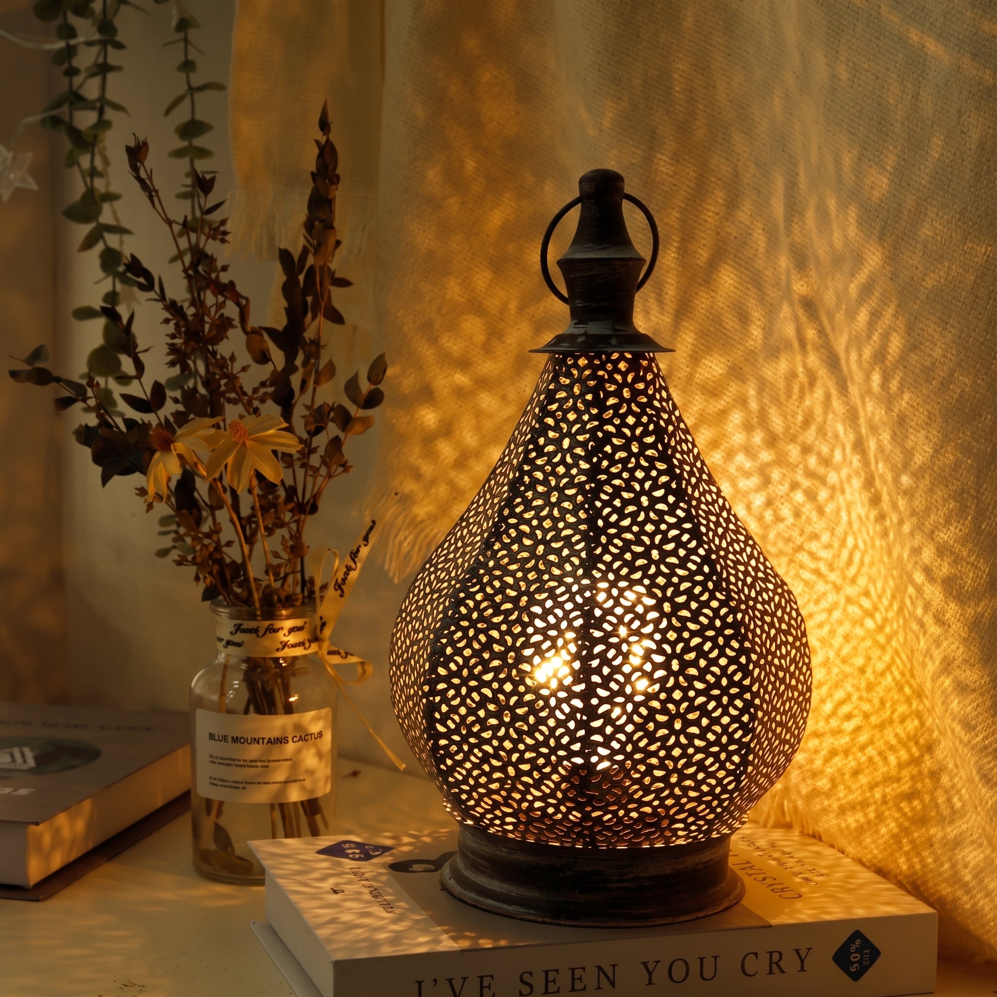 Orientalische Filigran-Tischlaterne mit Durchbrochenem Metallmuster