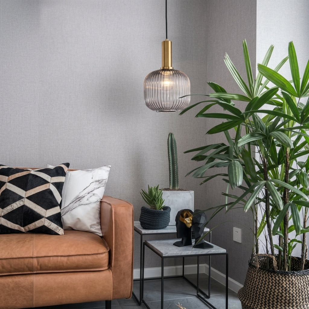 Vintage Gerippte Glas-Pendelleuchte mit Messingfassung