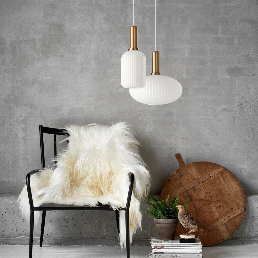 Vintage Gerippte Glas-Pendelleuchte mit Messingfassung