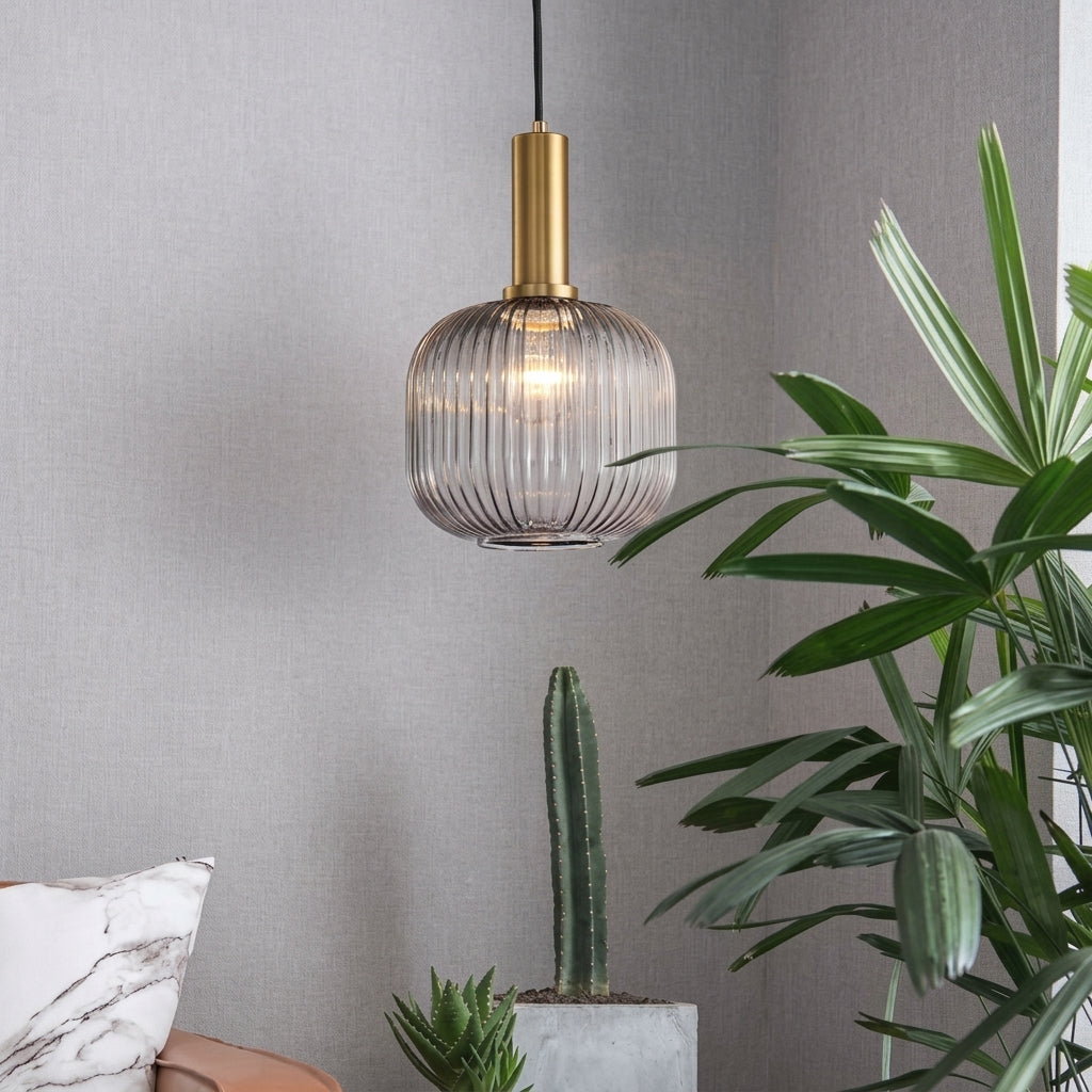 Vintage Gerippte Glas-Pendelleuchte mit Messingfassung