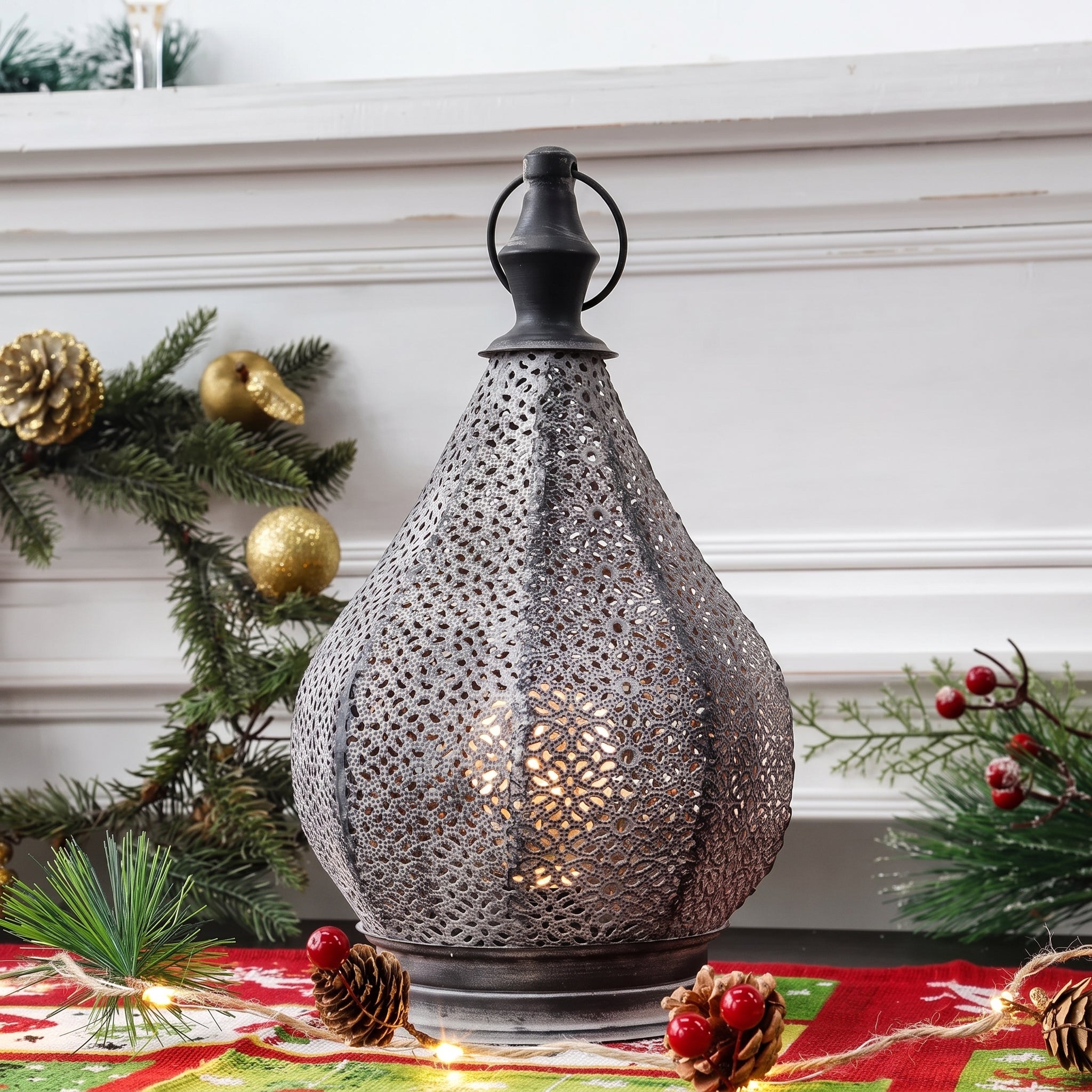 Orientalische Filigran-Tischlaterne mit Durchbrochenem Metallmuster