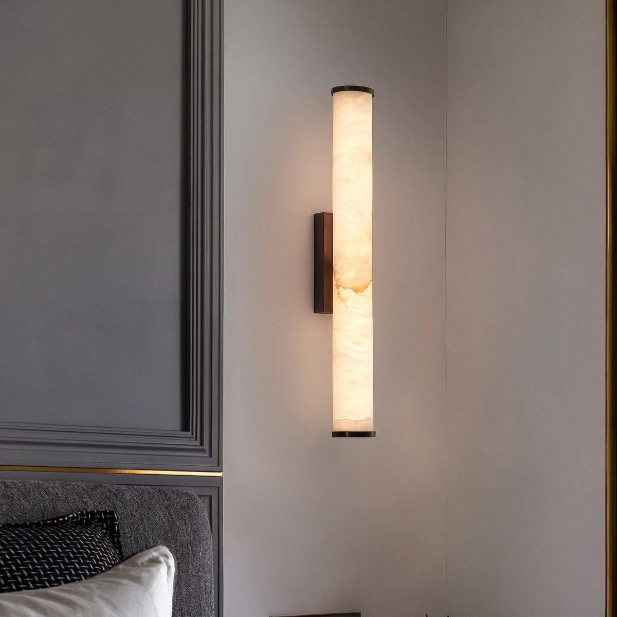 Alabaster Wandleuchte Zylindrisch mit Metallsockel - Wall Light Fixtures - Schwarz - Voldeva