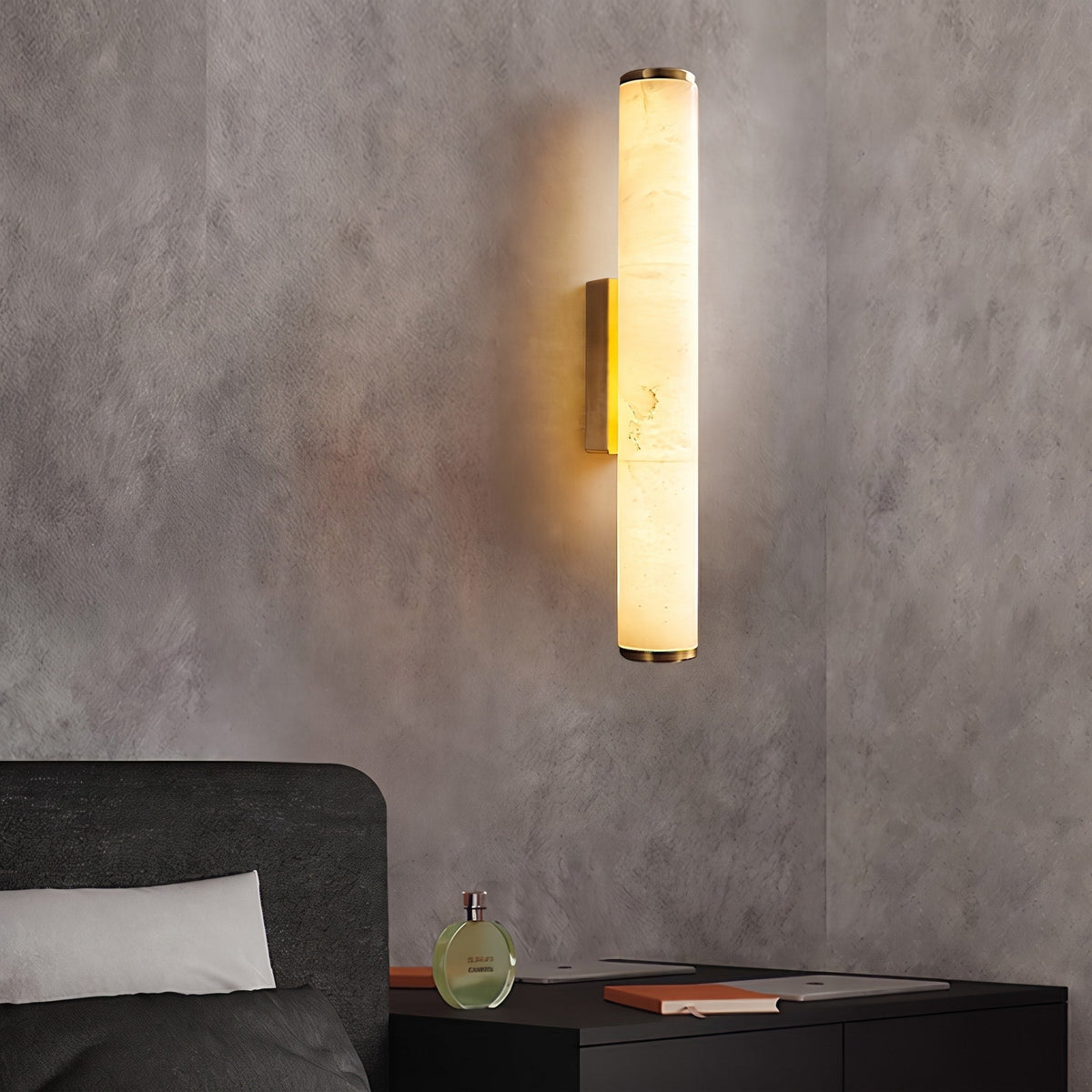 Alabaster Wandleuchte Zylindrisch mit Metallsockel - Wall Light Fixtures - Gold - Voldeva