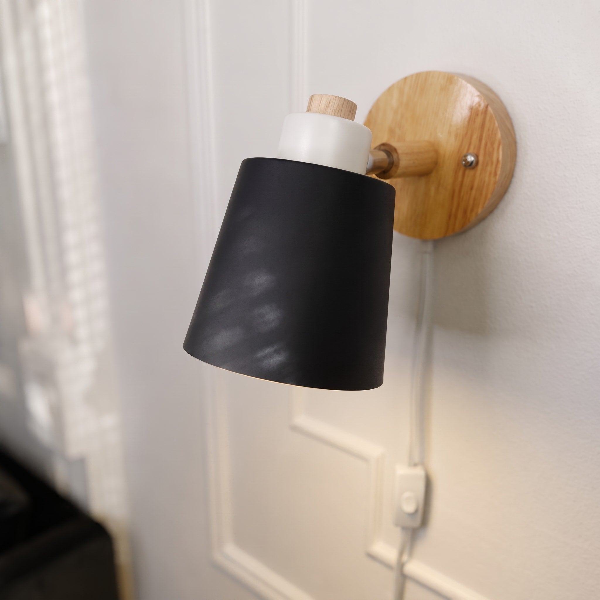 Verstellbare Schirm Wandleuchte mit drehbarem Lampenschirm